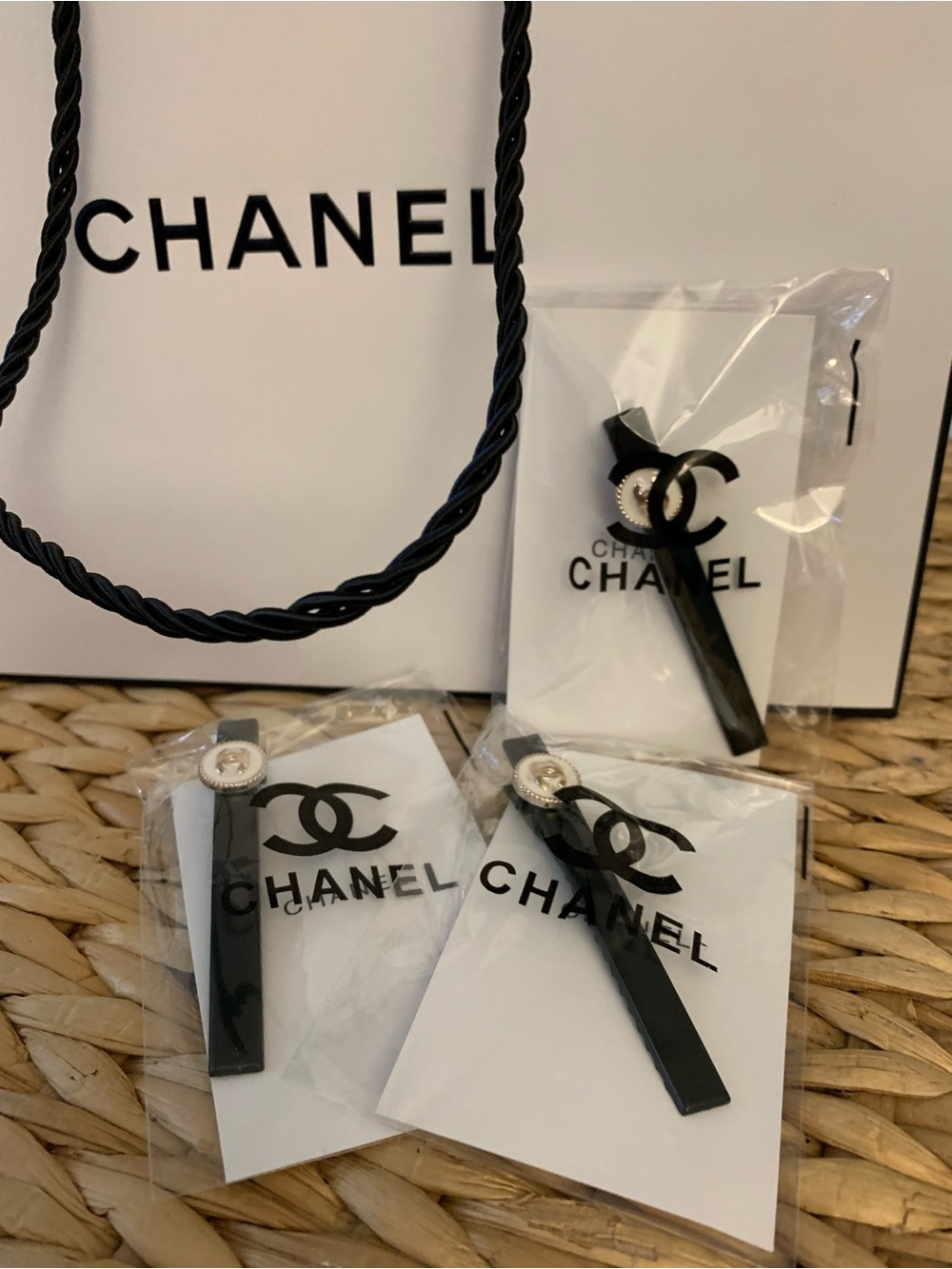 CHANEL Black Pearl-Accent Hair Clip GWP.
